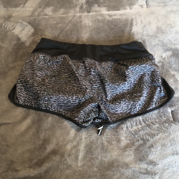 Women’s size small Nike dri fit black and gray shorts - Picture 5 of 8